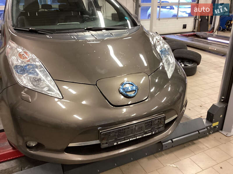 Хэтчбек Nissan Leaf 2016 в Умани