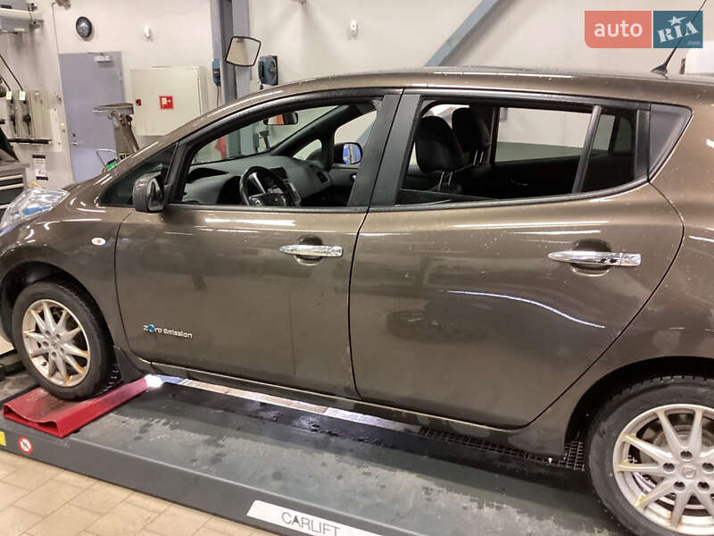 Хэтчбек Nissan Leaf 2016 в Умани