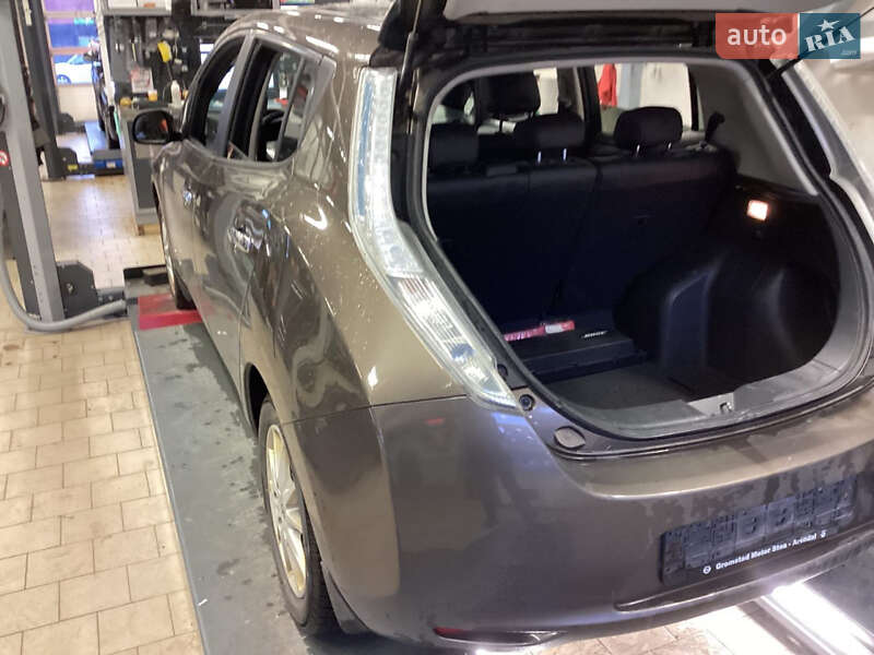 Хэтчбек Nissan Leaf 2016 в Умани