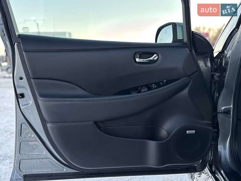 Хэтчбек Nissan Leaf 2017 в Львове