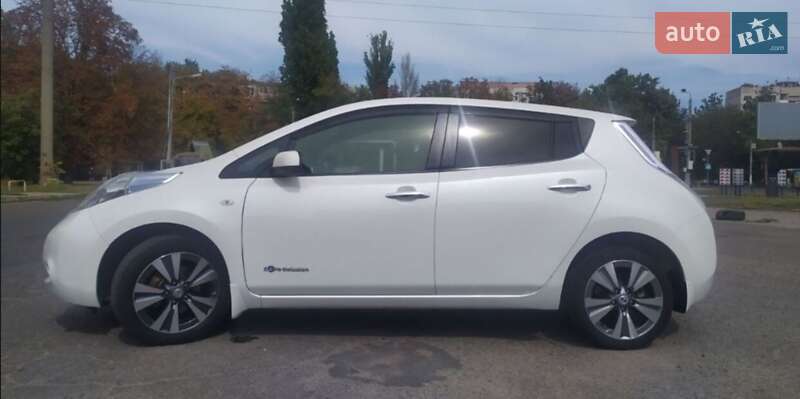 Хэтчбек Nissan Leaf 2013 в Одессе
