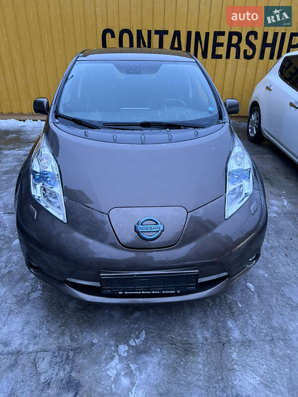 Хэтчбек Nissan Leaf 2016 в Умани