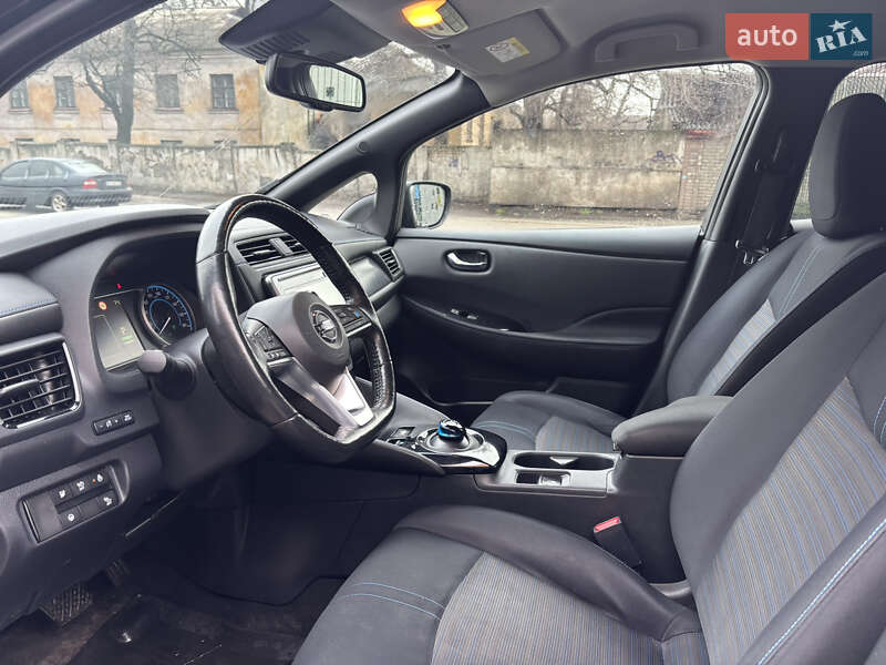 Хэтчбек Nissan Leaf 2018 в Каменском