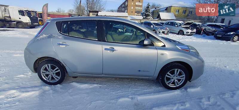 Хэтчбек Nissan Leaf 2011 в Шполе