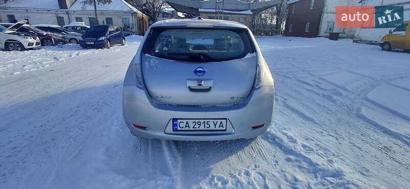 Хэтчбек Nissan Leaf 2011 в Шполе