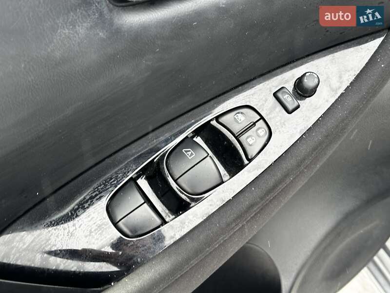 Хэтчбек Nissan Leaf 2016 в Львове