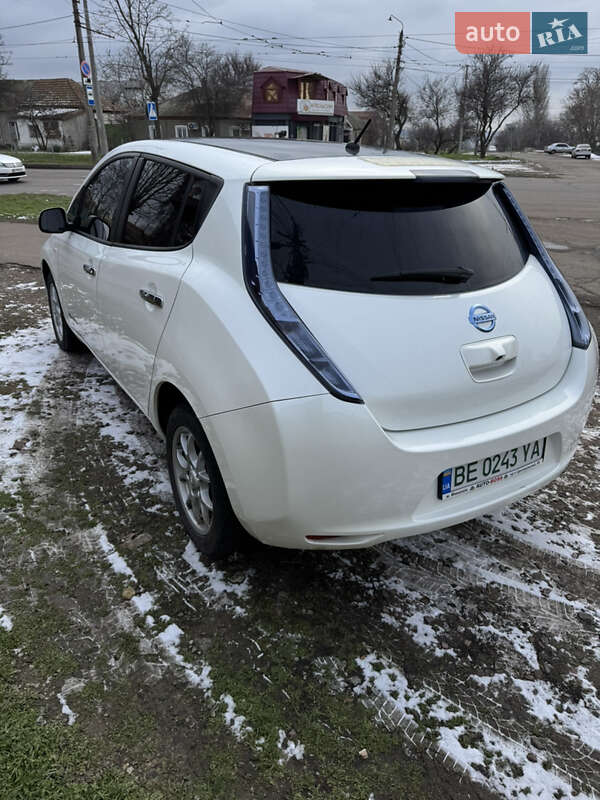 Хэтчбек Nissan Leaf 2014 в Николаеве