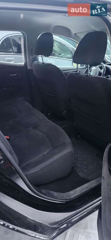 Хэтчбек Nissan Leaf 2014 в Ровно