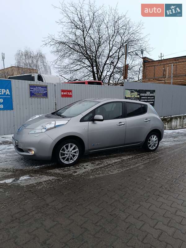 Хэтчбек Nissan Leaf 2014 в Ровно