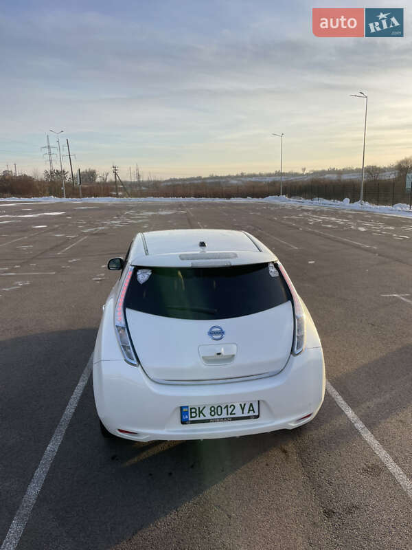Хэтчбек Nissan Leaf 2014 в Ровно