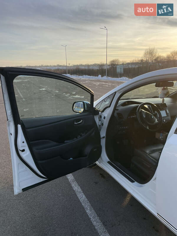 Хэтчбек Nissan Leaf 2014 в Ровно