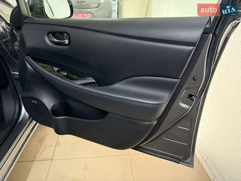 Хэтчбек Nissan Leaf 2014 в Умани