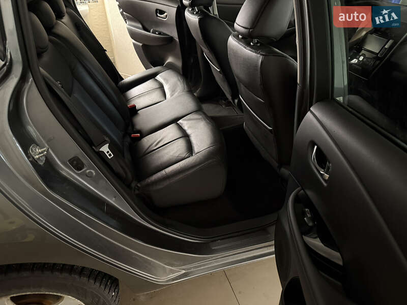 Хэтчбек Nissan Leaf 2014 в Умани