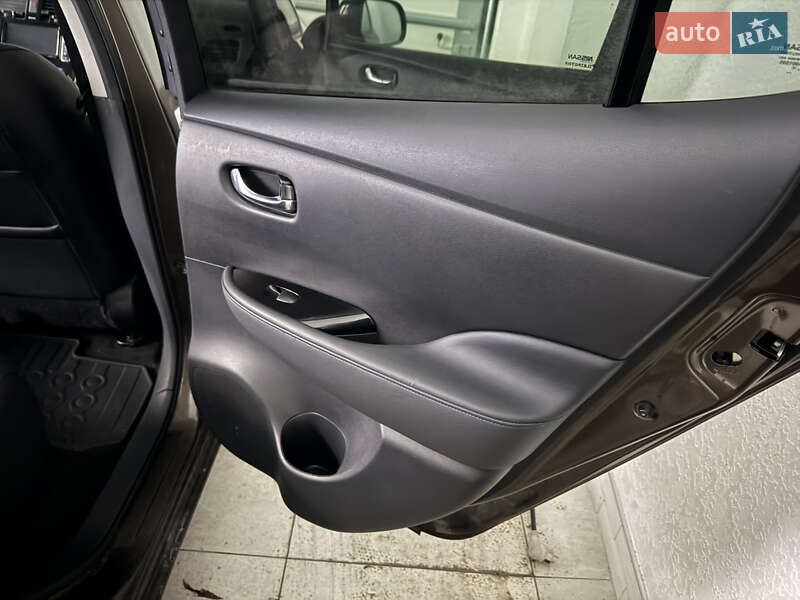 Хэтчбек Nissan Leaf 2016 в Умани