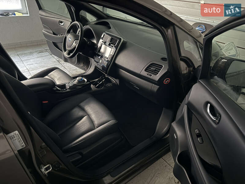 Хэтчбек Nissan Leaf 2016 в Умани