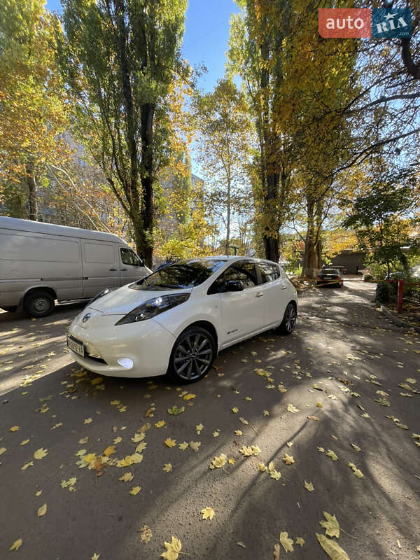 Хэтчбек Nissan Leaf 2013 в Одессе