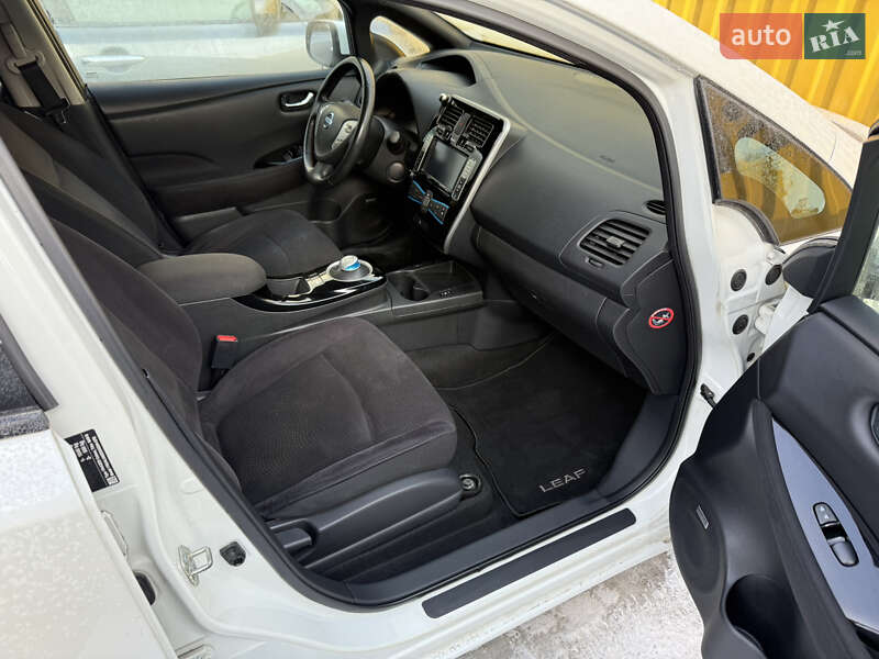 Хэтчбек Nissan Leaf 2017 в Умани