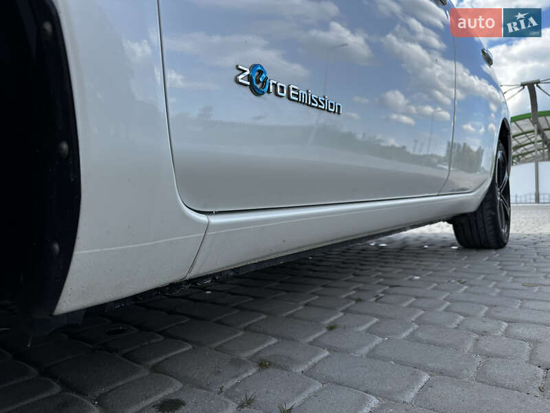 Хэтчбек Nissan Leaf 2013 в Бережанах