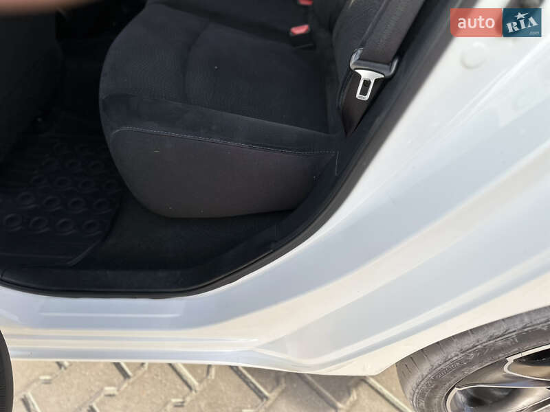 Хэтчбек Nissan Leaf 2013 в Бережанах