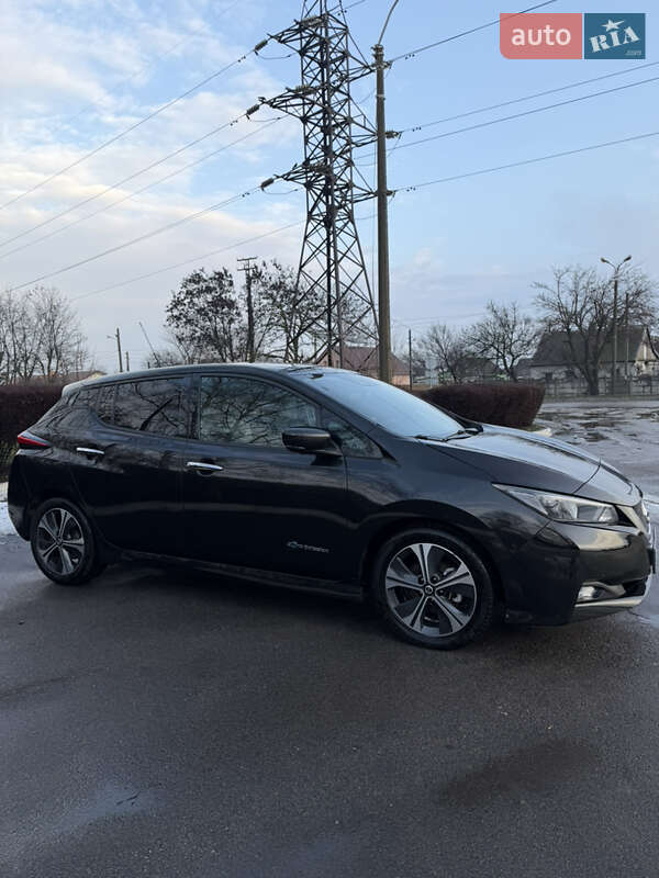 Хэтчбек Nissan Leaf 2018 в Каменском