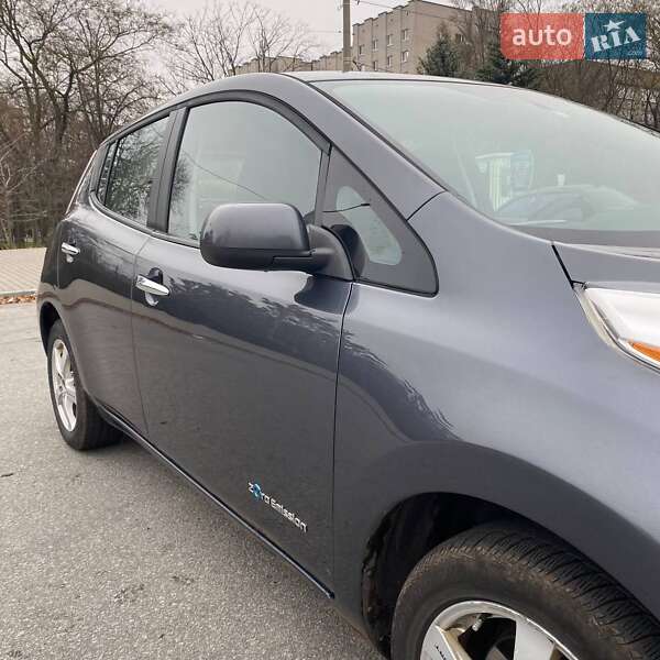 Хэтчбек Nissan Leaf 2013 в Запорожье