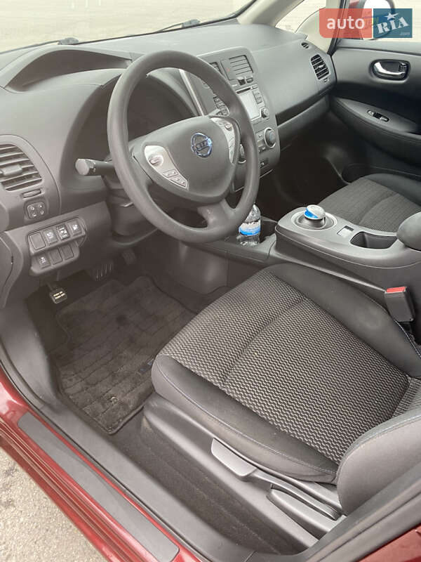 Хэтчбек Nissan Leaf 2017 в Днепре