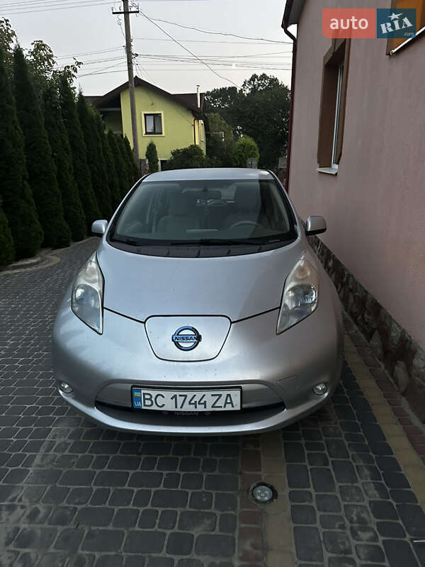Хэтчбек Nissan Leaf 2013 в Львове