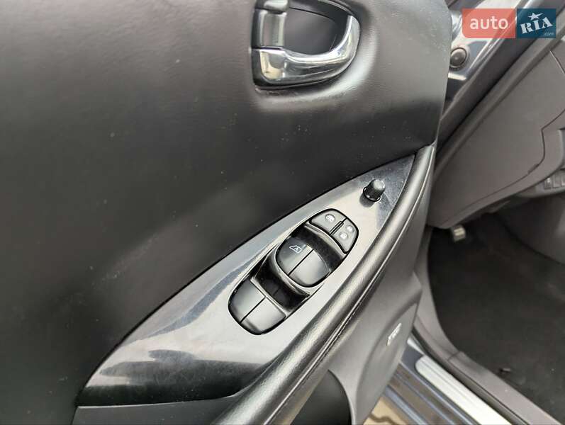 Хэтчбек Nissan Leaf 2013 в Дрогобыче