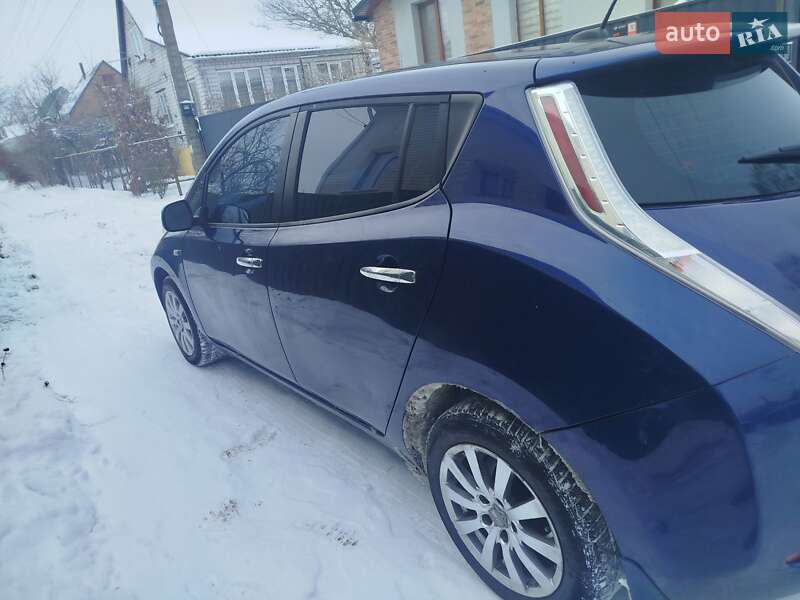Хэтчбек Nissan Leaf 2017 в Киеве