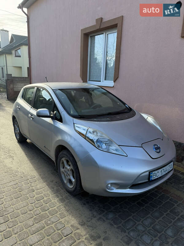 Хэтчбек Nissan Leaf 2013 в Львове