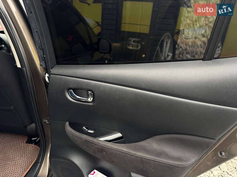 Хэтчбек Nissan Leaf 2016 в Стрые