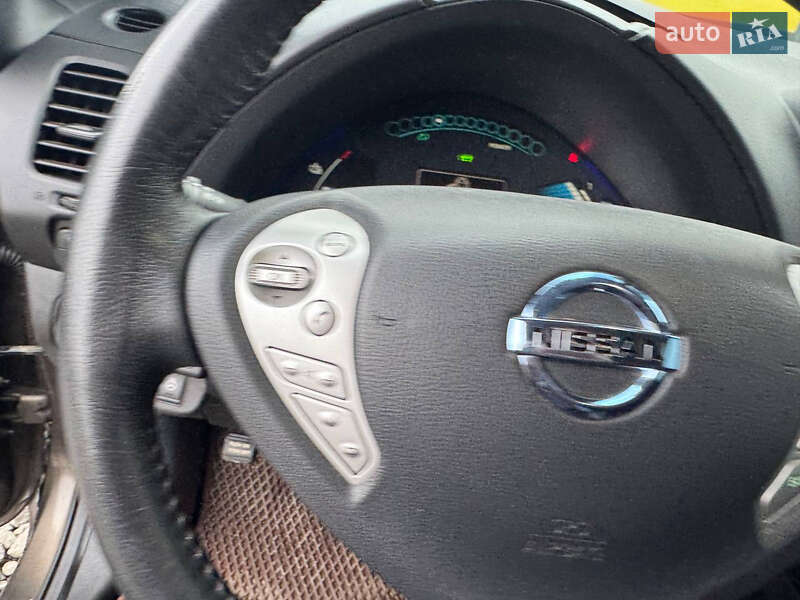 Хэтчбек Nissan Leaf 2016 в Стрые