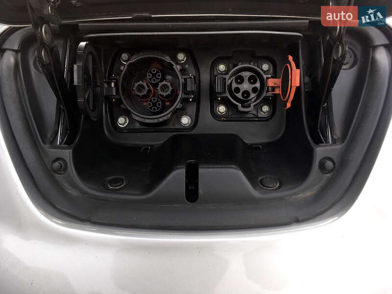 Хэтчбек Nissan Leaf 2012 в Львове