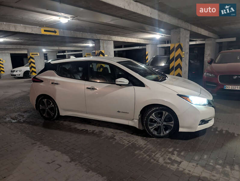 Хэтчбек Nissan Leaf 2018 в Тернополе