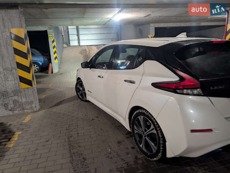 Хэтчбек Nissan Leaf 2018 в Тернополе