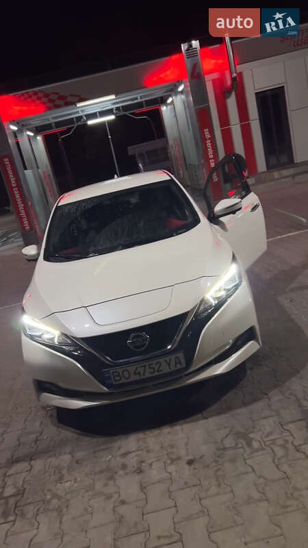 Хэтчбек Nissan Leaf 2018 в Тернополе