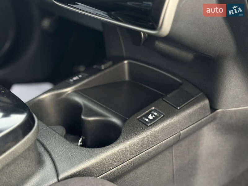 Хэтчбек Nissan Leaf 2016 в Львове