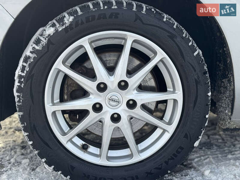 Хэтчбек Nissan Leaf 2016 в Львове