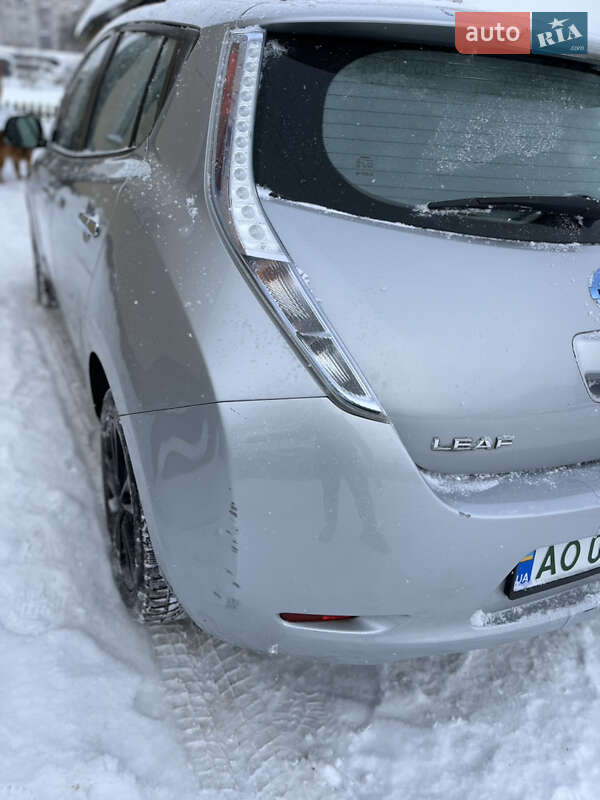 Хэтчбек Nissan Leaf 2011 в Львове