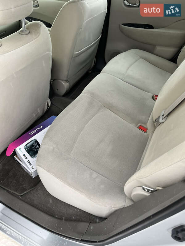 Хэтчбек Nissan Leaf 2011 в Львове