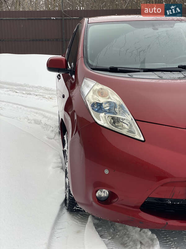 Хэтчбек Nissan Leaf 2013 в Бурштыне