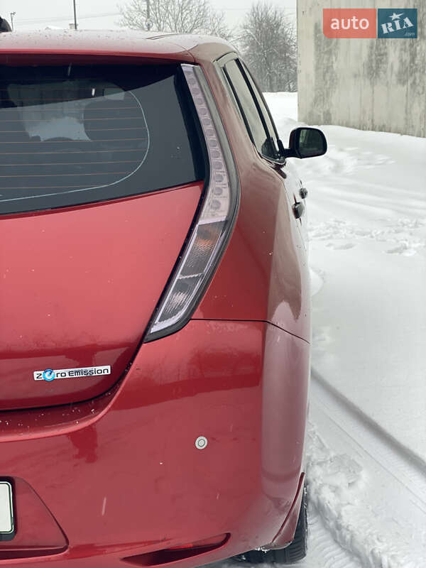 Хэтчбек Nissan Leaf 2013 в Бурштыне