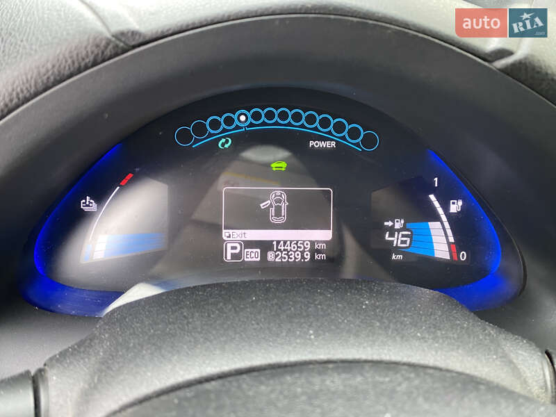 Хэтчбек Nissan Leaf 2013 в Бурштыне