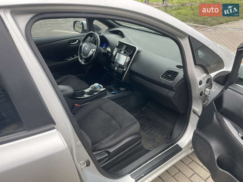 Хэтчбек Nissan Leaf 2013 в Полтаве