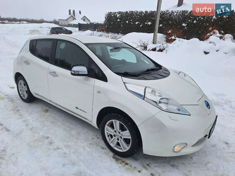 Хэтчбек Nissan Leaf 2013 в Городке