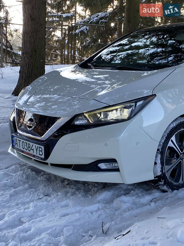 Хэтчбек Nissan Leaf 2018 в Бурштыне