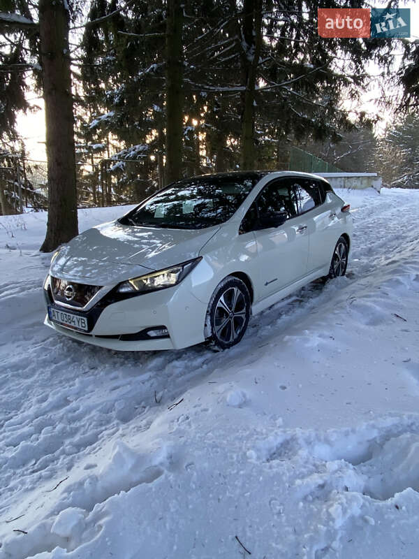 Хэтчбек Nissan Leaf 2018 в Бурштыне
