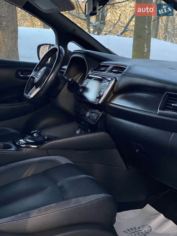 Хэтчбек Nissan Leaf 2018 в Бурштыне