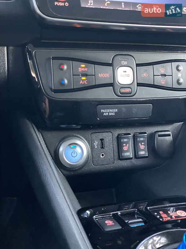 Хэтчбек Nissan Leaf 2018 в Бурштыне