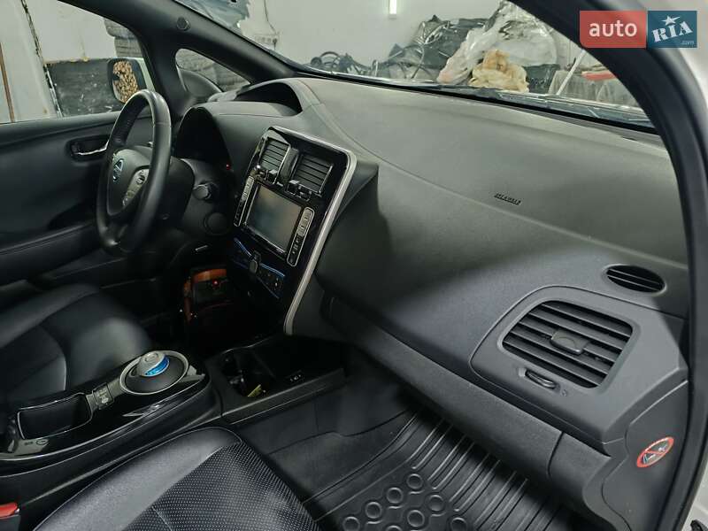 Хэтчбек Nissan Leaf 2016 в Ровно